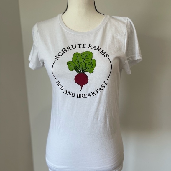 The Office Schrutte farms bed and breakfast tee shirt in a size medium TV - Picture 7 of 13